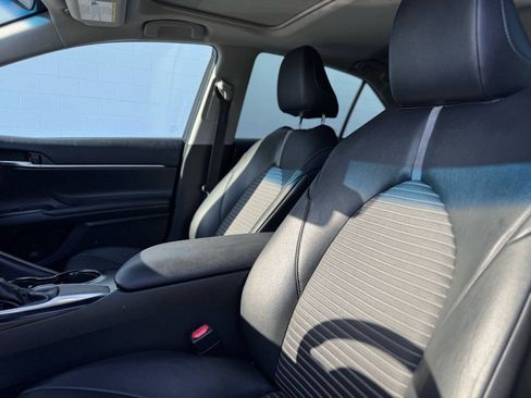 Used 2018 Toyota Camry SE w/ Moonroof Package FWD image 15