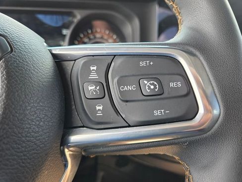 Used 2025 Jeep Wrangler Unlimited Sahara AWD/4WD image 22