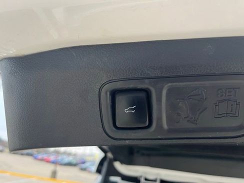 Used 2023 Ford Expedition Platinum image 16