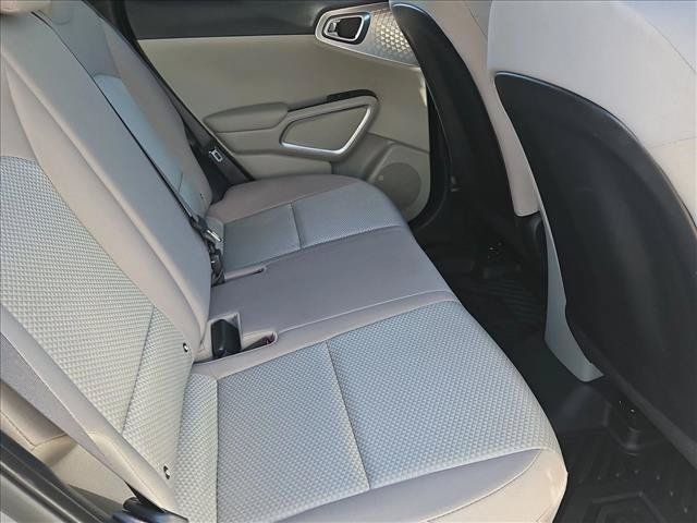 Used 2025 Kia Soul LX w/ LX Technology Package FWD image 18
