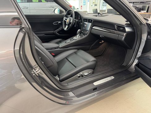 Used 2019 Porsche 911 Carrera S RWD image 3