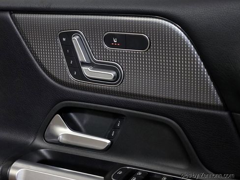 Used 2020 Mercedes-Benz GLB 250 GLB 250 4MATIC SUV w/ Premium Package image 24