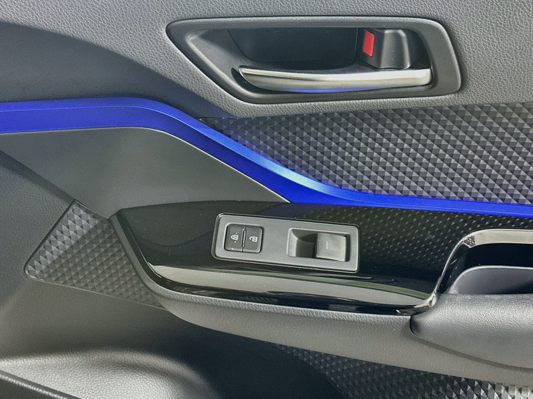 Used 2021 Toyota C-HR XLE FWD image 29