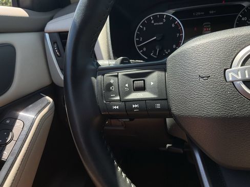 Used 2025 Nissan Rogue SV FWD image 21