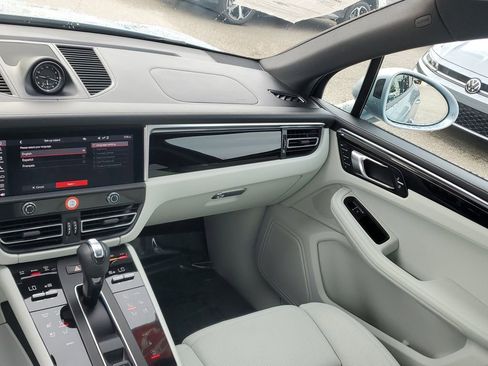 Used 2023 Porsche Macan AWD/4WD image 22