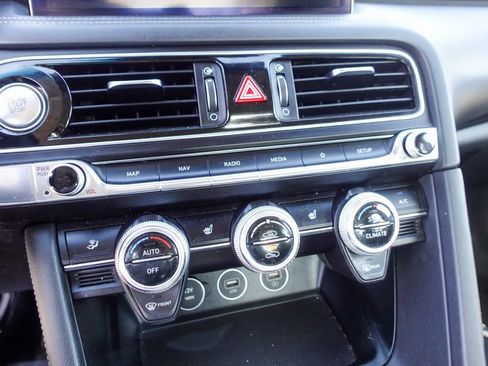 Used 2022 Genesis G70 3.3T image 19