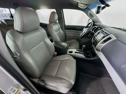 Used 2013 Toyota Tacoma PreRunner w/ TRD Sport Pkg image 28