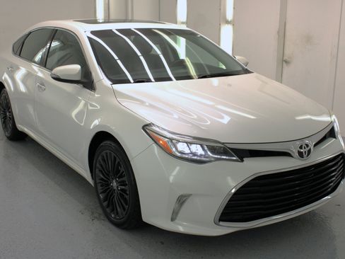 Used 2016 Toyota Avalon Touring image 11