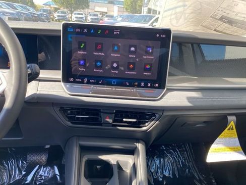 New 2025 Volkswagen Tiguan SE FWD image 37
