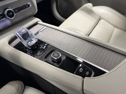 Used 2023 Volvo XC90 B6 Ultimate w/ Lounge Package AWD/4WD image 17
