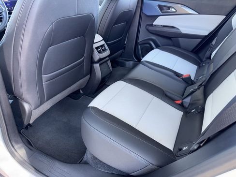 Used 2025 Chevrolet Equinox EV LT image 23