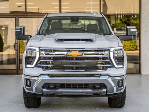 Used 2024 Chevrolet Silverado 2500 LTZ AWD/4WD image 5