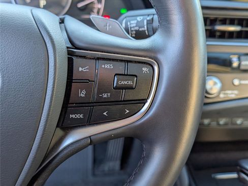 Certified 2025 Lexus ES 300h w/ Premium Package image 23