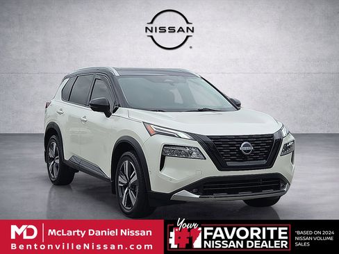 Used 2022 Nissan Rogue Platinum w/ Head-Up Display Package FWD image 1