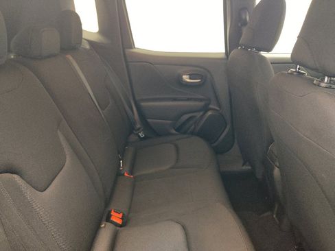 Used 2023 Jeep Renegade Latitude AWD/4WD image 19