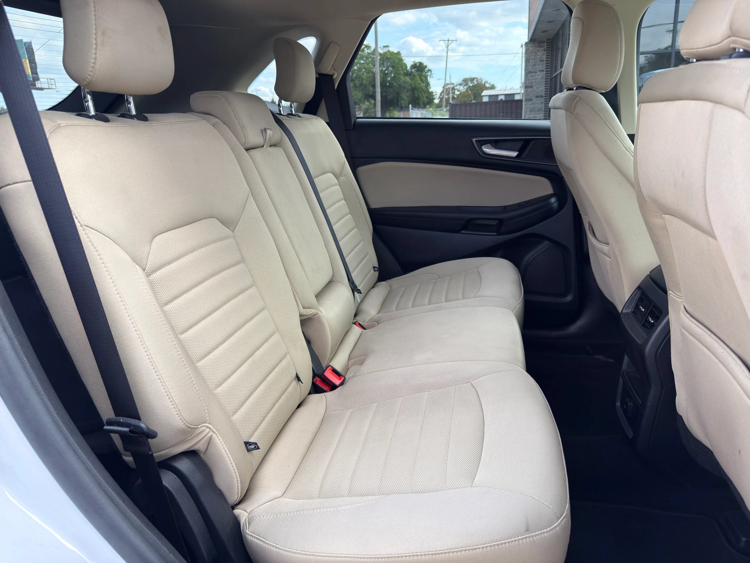 Used 2020 Ford Edge SE FWD image 23
