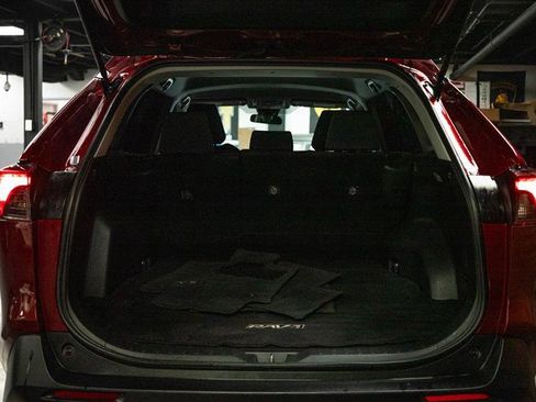 Used 2021 Toyota RAV4 XLE w/ Carpet Mat Package (TMS) AWD/4WD image 7