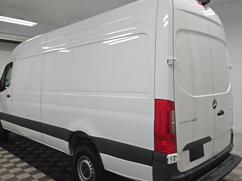 Used 2024 Mercedes-Benz Sprinter 2500 image 6