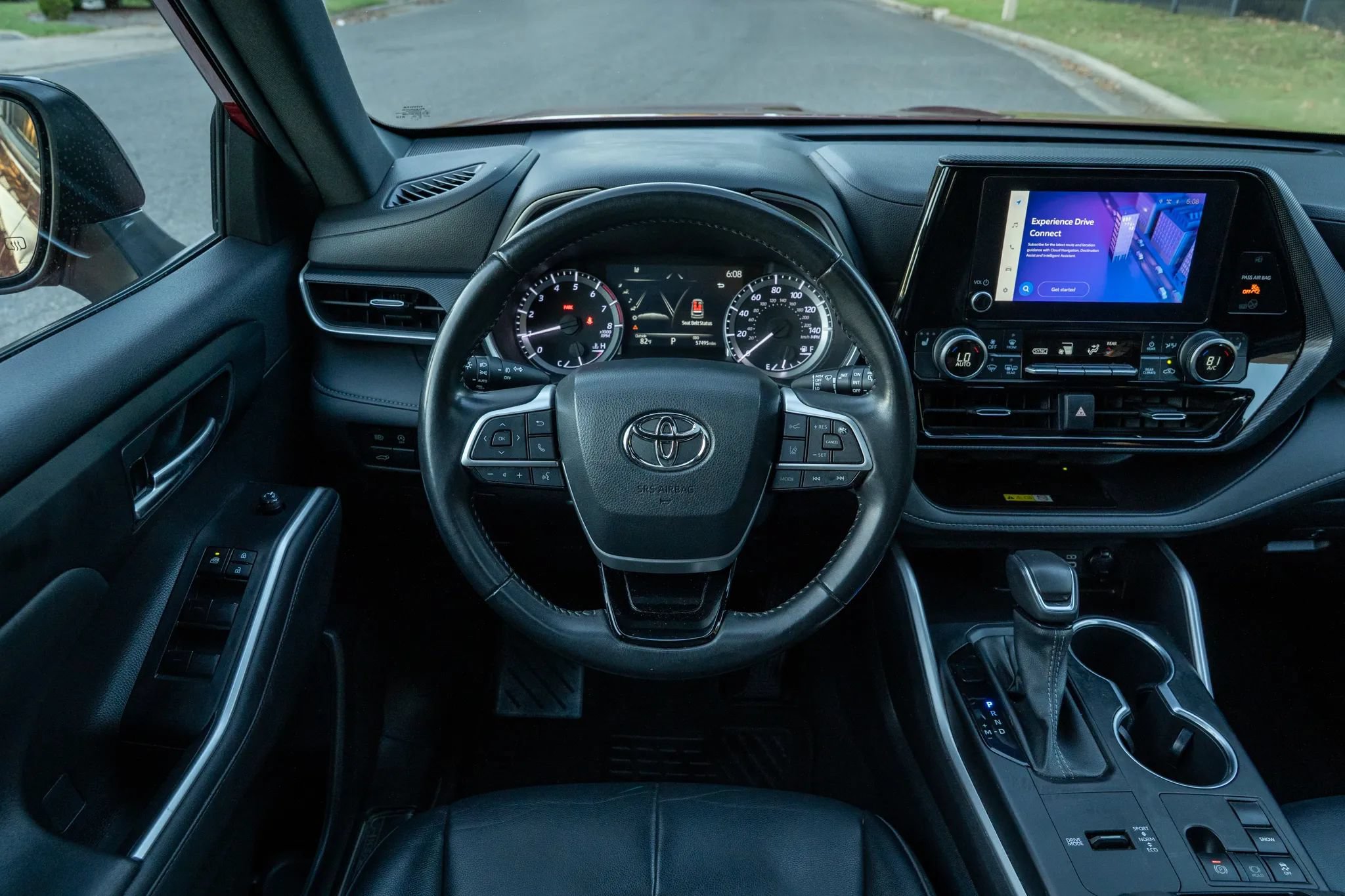 Used 2023 Toyota Highlander XSE FWD image 19
