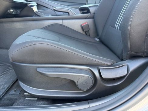 Used 2025 Hyundai Elantra Sport image 9