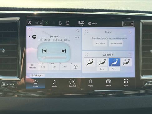 Used 2023 Chrysler Pacifica Touring-L FWD image 25