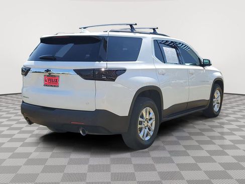 Used 2021 Chevrolet Traverse LT image 3