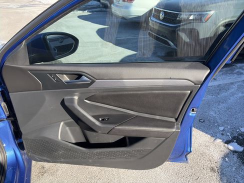 Certified 2023 Volkswagen Jetta SE w/ Panoramic Sunroof Package image 19