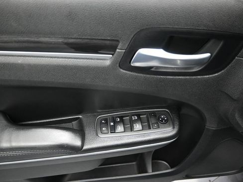 Used 2022 Chrysler 300 Touring w/ Sport Appearance Package RWD image 10