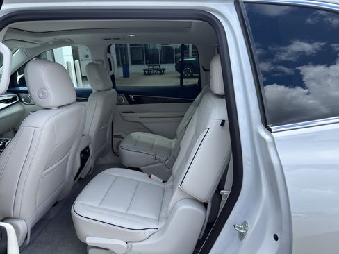 Used 2025 Buick Enclave Avenir w/ Super Cruise Package AWD/4WD image 8