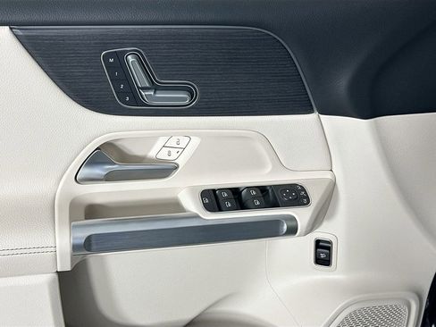 Used 2026 Mercedes-Benz GLB 250 image 18
