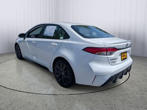 Used 2024 Toyota Corolla SE w/ SE Premium Package FWD image 5