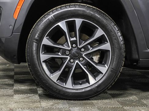 Used 2022 Jeep Grand Cherokee Overland w/ Luxury Tech Group IV image 25