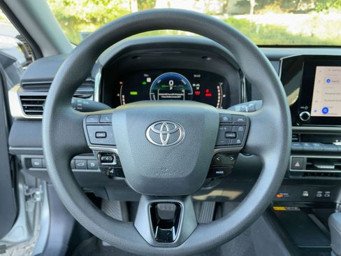 Used 2025 Toyota Camry LE image 15