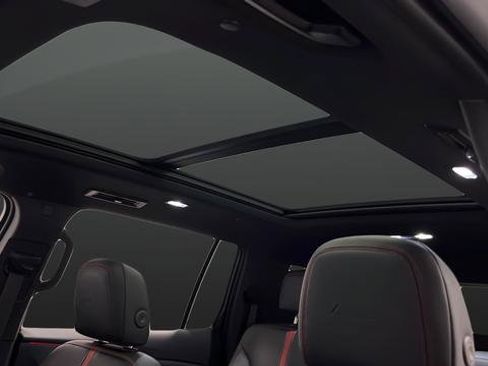 Used 2024 Chevrolet Traverse RS image 12