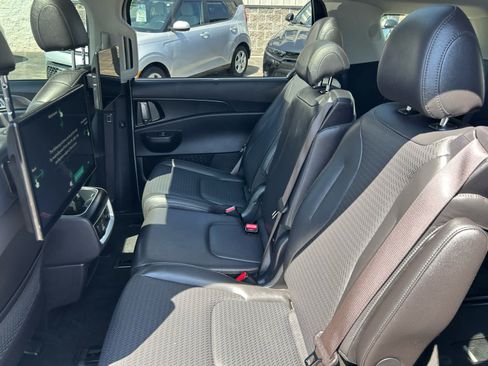 Used 2025 Kia Carnival SX Prestige FWD image 26