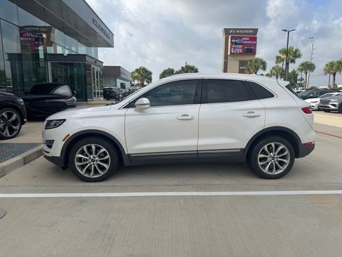 Used 2019 Lincoln MKC Select w/ Select Plus Package FWD image 3