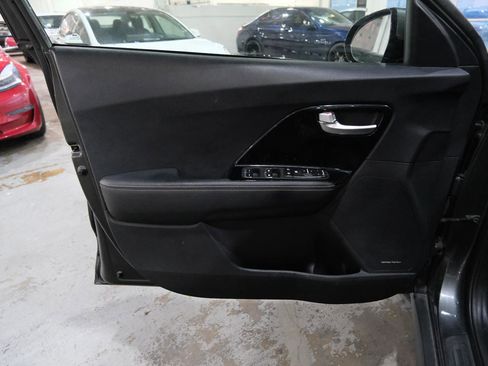 Used 2022 Kia Niro EX w/ Cold Weather Package image 17