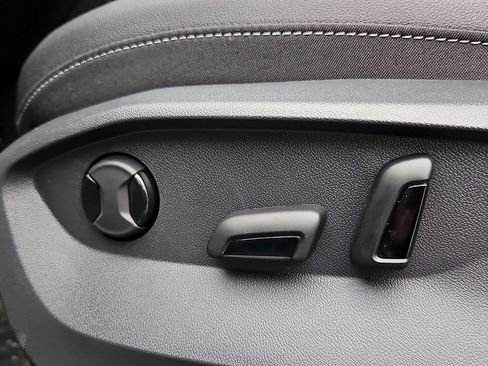 New 2026 Volkswagen Taos SE FWD image 19