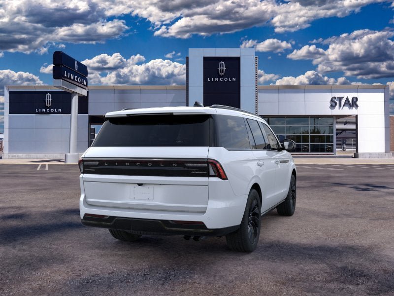 New 2026 Lincoln Navigator Reserve w/ Jet Appearance Package AWD/4WD image 8
