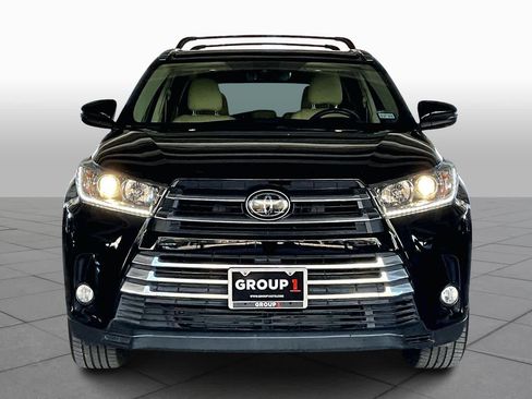 Used 2017 Toyota Highlander Limited image 3