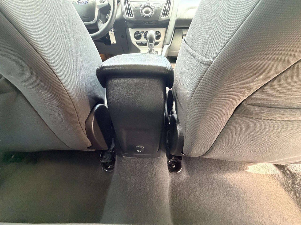 Used 2014 Ford Focus SE FWD image 25