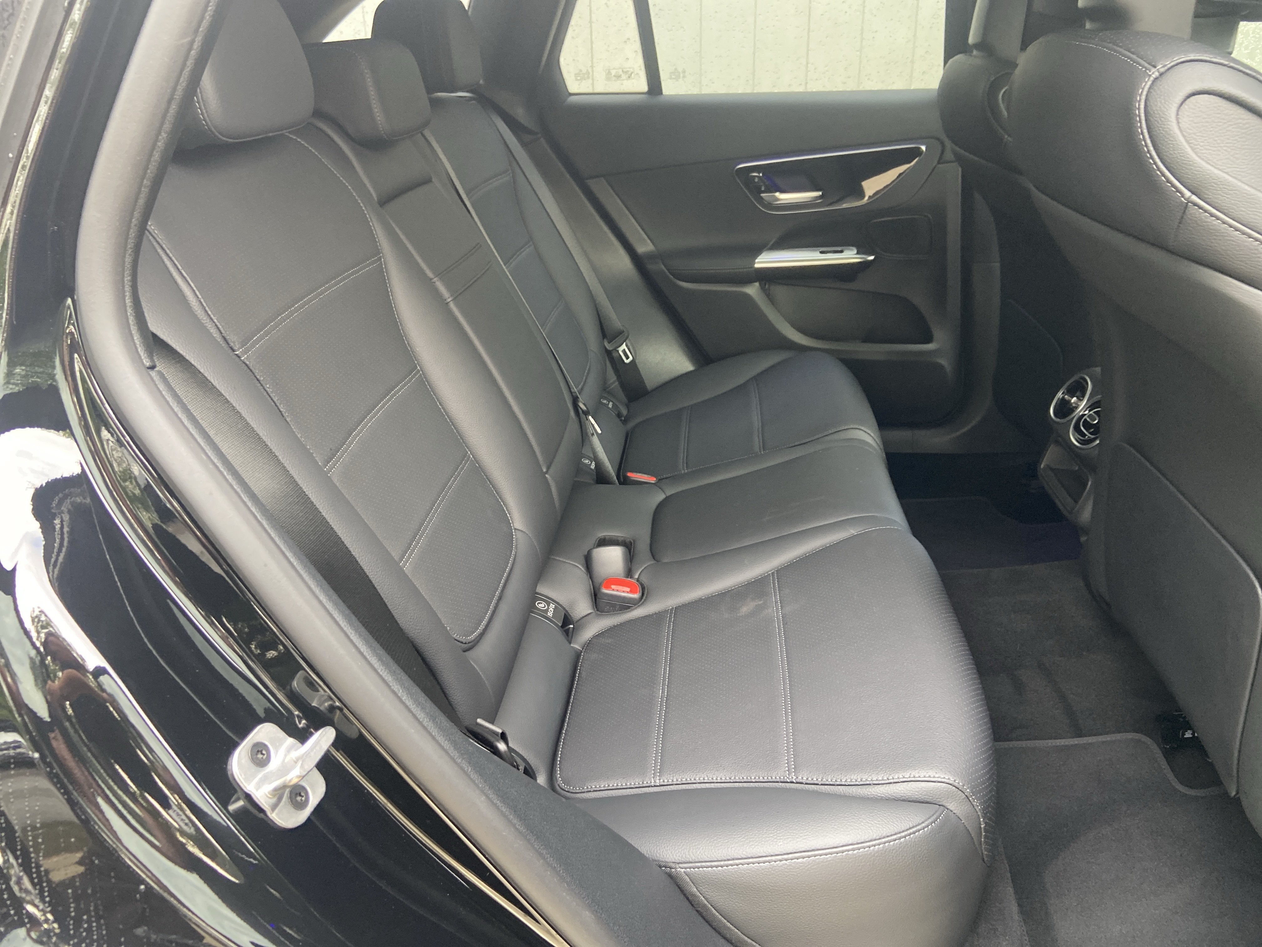 Used 2025 Mercedes-Benz GLC 300 image 45