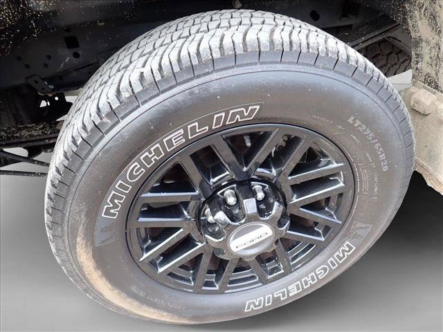 Used 2022 Ford F250 Lariat w/ Black Appearance Package AWD/4WD image 7