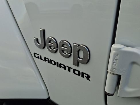 Used 2022 Jeep Gladiator Overland w/ Popular Equipment Package image 30