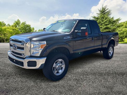 Used 2015 Ford F250 XLT w/ XLT Interior Package AWD/4WD image 3