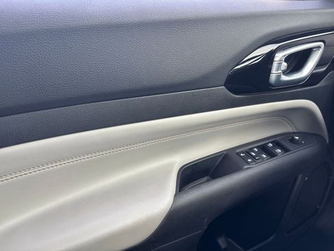 Used 2025 Jeep Compass Limited image 18