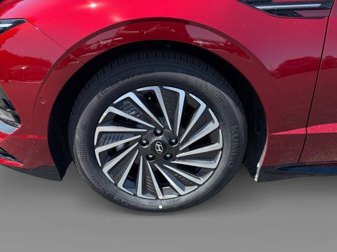 New 2025 Hyundai Sonata Limited image 9