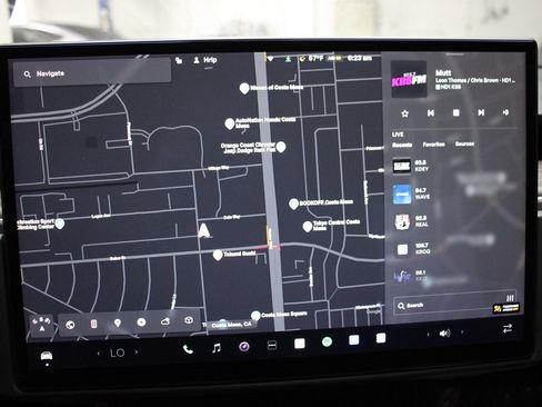 Used 2023 Tesla Model S AWD image 28