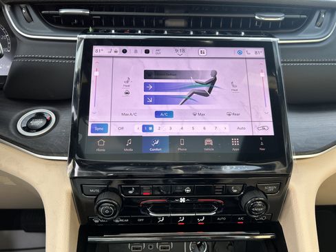 New 2025 Jeep Grand Cherokee Limited w/ Black Appearance Package image 49