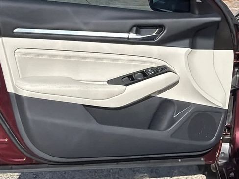 Used 2023 Nissan Altima 2.5 SL image 11